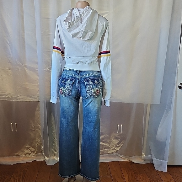 Hollister - Picture 2 of 3